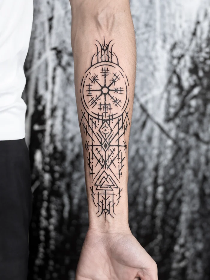 Vegvísir / Valknut, tattooed on skin